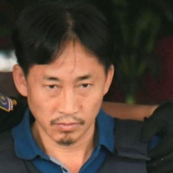 Малайзия КЭДР лидеринин агасынын өлүмүнө шектүүлөрдүн бирин депортациялайт