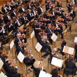 Работники культуры в России начали получать задержанные зарплаты