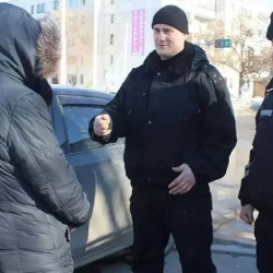 В Костанае мужчина угнал автомобиль и таксовал на нем