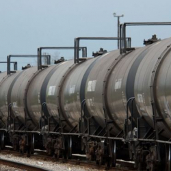 В США сошел с рельсов и загорелся поезд со спиртом