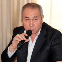 Эркин Булекбаев: “Бизде күчтүү парламент жок”