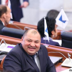 КР “ушакчы” парламенти үн катты - Кожобек Рыспаев: “Президент сүйлөсө эле тарап кетмек белек, жөнү жок суроо бербечи”