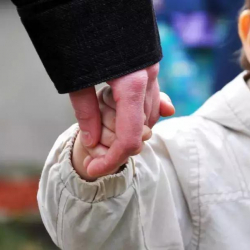 Казахстанка обвиняет супруга из Франции в похищении их малолетней дочери