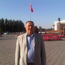 Доктор Кубанычбек Апастын Фейсбук баракчасындагы билдирүүлөрү: “Татыктуу Эл президенти Кубанычбек Апасты колдогула!”