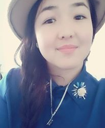 Сүрөт - Бактыгүл Шайлообек кызы: "Адил Турдукулов сүйлөп атса, милиция кызматкерлери аны бутка тээп жатты"