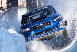 ВИДЕО - Каскадер из "Джеймса Бонда" испытал спорткар на бобслейной трассе