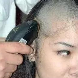 В Италии родители обрили наголо дочку за отказ носить хиджаб