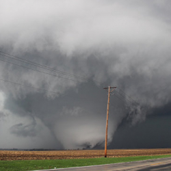 Жителей пригорода Вашингтона предупредили об опасности торнадо