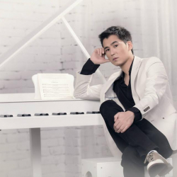 Мирбек Атабеков, ырчы: “Үйлөнүү мени кадимкидей өзгөрттү”