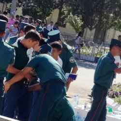 Самаркандда милиция кызматкери автоматтан ок чыгарды