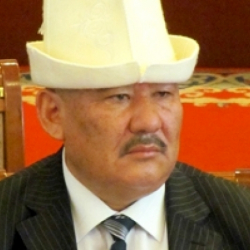 Азимбек Бекназаров: “Президент менен Жогорку Кеңеш...сага кандай бийлик керек?”