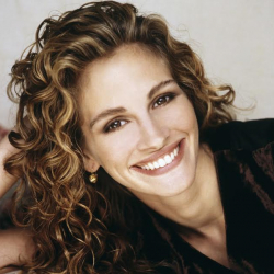 Жулия Робертске “2017-жылдын дүйнөнүн эң сулуу айымы” деген наамды ким берди?