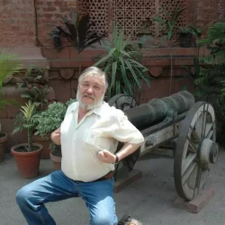 Умер известный казахстанский журналист Искандер Аманжол