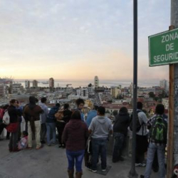 Чилиде катуу жер титирөө болду