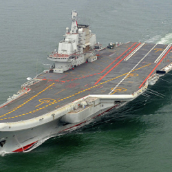Китай спустил на воду авианосец собственного производства