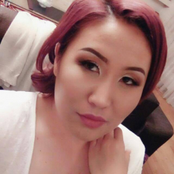 Журналист Назира Бегимдин көп никелүүлүк тууралуу посту талкууга түштү