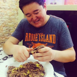 Аскат Мусабеков кимге ыр сунам деп...