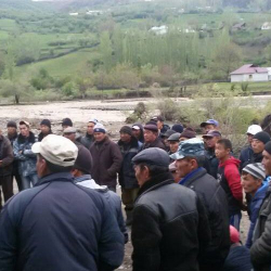 Өзгөндө сөөктөрдү 400дөн ашуун куткаруучулар издеп жатышат