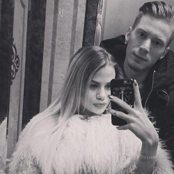 Сүрөт - Никита Пресняков сүйүктүүсү Алена менен той күнүн белгилешти