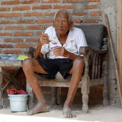 ФОТО - "Самый старый человек в мире" умер в Индонезии в 146 лет