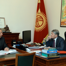 Президент Алмазбек Атамбаев өзгөчө кырдаалдар министри Кубатбек Бороновду кабыл алды