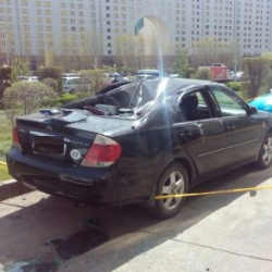 Девушка упала на автомобиль с 15-го этажа напротив Дома министерств в Астане