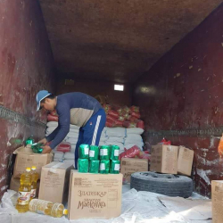 Темир Сариев Өзгөндөгү кырсыктан жабыркагандарга материалдык жардам көрсөттү