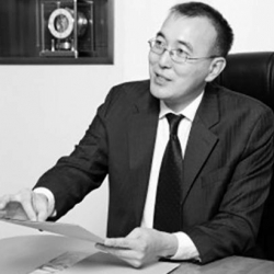 «Аял жүздүү жылмаңдаган эркектен түңүл» дечү эле