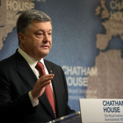 Порошенко "Украина Орусия империясы менен ажырашканын" билдирди.