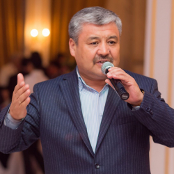 Кыргызбай тамада болуп жүрө берсе жарашмак...