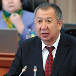 Кубатбек Боронов сөгүш алып, Талантбек Батыралиевге эскертүү берилди