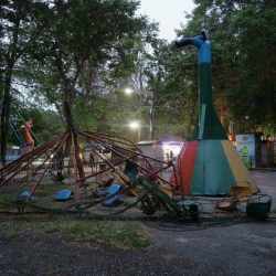 ВИДЕО - Ош шаарында аттракцион кулап түштү