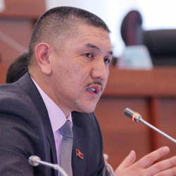 Төрөбай Зулпукаров, КСДП депутаты: “Сапар Исаков, Иса Өмүркулов, Сооронбай Жээнбе­ков өндүү талапкерлердин атын атоодо”