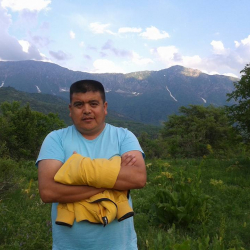 Тынар Курбаналиев тигүү цехин ачты