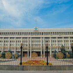 Ак үй – ШЫБЫРТ: СДПК мураскерин тар чөйрөдө тандады