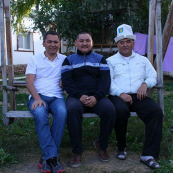 Руслан Бекназаров, Өмүрбек Бабанов менен Камчыбек Ташиевге каттуу эркелейт