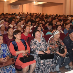 Сүрөт - Жалал-Абад: Министр Талантбек Батыралиев дарыгерлерди "алмай-бермейди" токтотууга чакырды