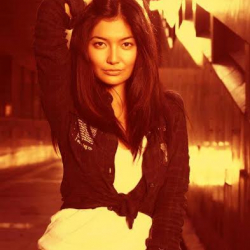 Сүрөт - Жаным Айзат шоу-бизнестин өкүлү экенине арданып, сахнадан кеттиби?