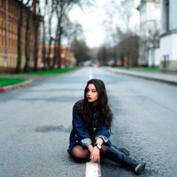 Сүрөт - Орусия-Диана Коркунова, модель: “Мен сүрөткө абдан жакшы түшүп, сүрөттү кооз кылып ачып берген, көзү ойнок, жылдыздуу, сулуу...”