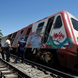 Причиной аварии поезда в Греции стало превышение скорости на 80 километров