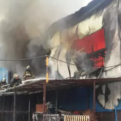 ФОТО - В Караганде горел 2-этажный автокомплекс