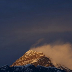 Трое альпинистов погибли и один пропал без вести на Эвересте 