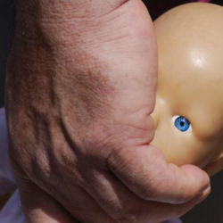  Родной отец больше двух лет насиловал свою дочь 