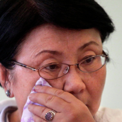 Роза Отунбаева  акаевчил, бакиевчил дей бербей, өз ордун билсе боло