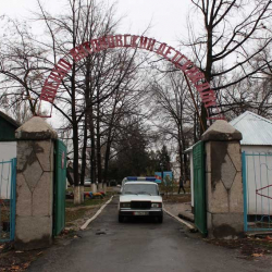 Чолпон Султанбекова жетим балдар үйүнө барды