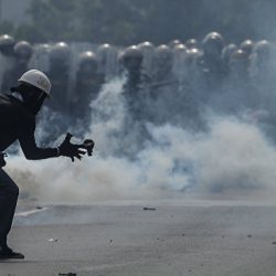 Почти 70 человек погибло в ходе протестов в Венесуэле