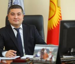 Иса Өмүркулов юстиция министри Уран Ахметовду уяткарды