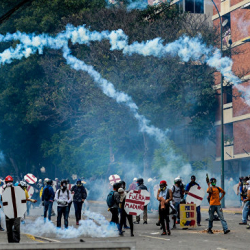 Большинство венесуэльцев не хотят менять конституцию, показал опрос