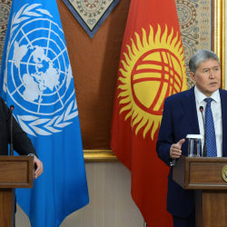 Алмазбек Атамбаев: “Биздин саясатчылар менен журналисттердин арасында боктор ушунчалык көп"