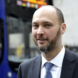 Максим Бакиев камалабы?